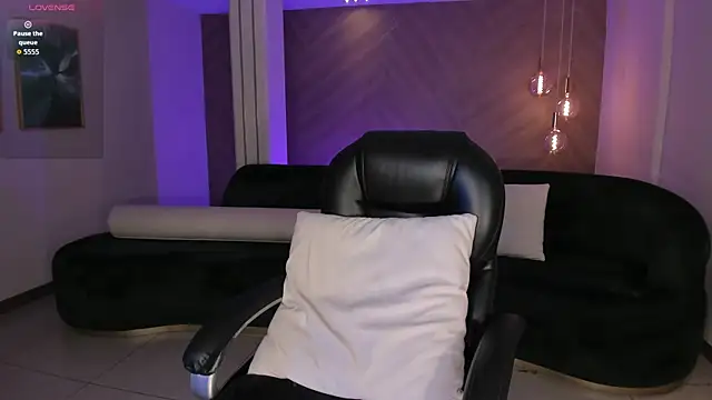 MiaLaurence online show from February 27, 7:58 pm