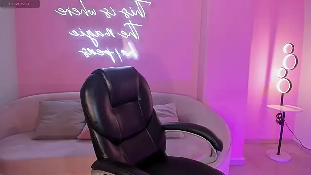 MiaLaurence online show from April 22, 7:26 pm