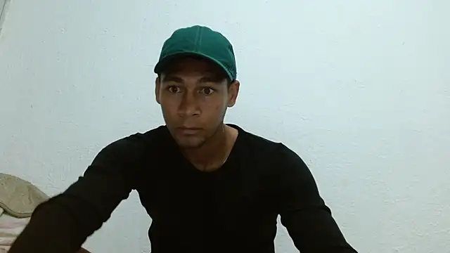 Snapshot of RyanLeon01 chatting on July 11, 9:27 pm RyanLeon01 online show from July 11, 9:27 pm