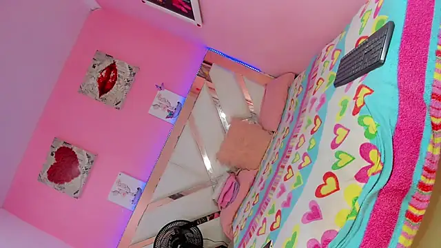 Snapshot of Ashley_Alexa chatting on December 19, 9:05 am Ashley Alexa online show from December 19, 9:05 am