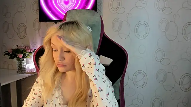 Julliakoill online show from February 13, 11:06 am