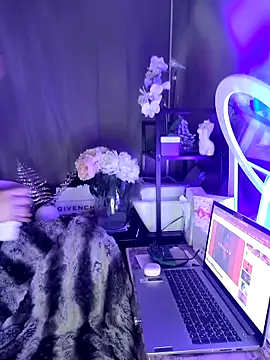 iamlalamilano online show from February 18, 1:18 pm