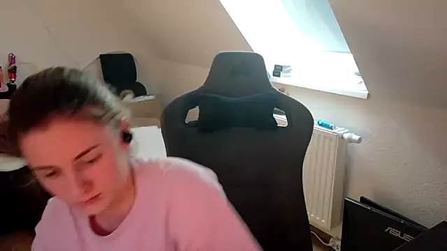 Melly4You online show from April 22, 5:14 pm