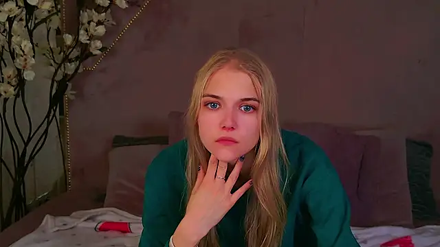 4example Chloe online show from September 25, 10:52 am