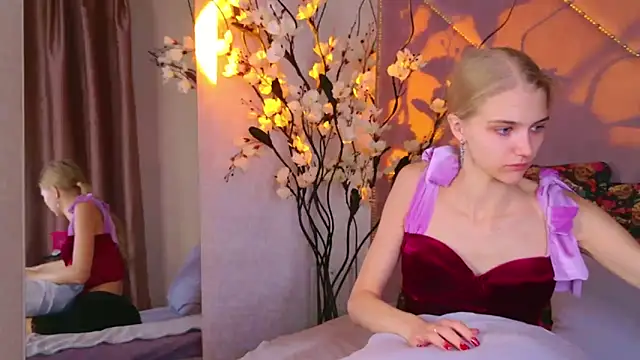 4example Chloe online show from October 29, 11:01 am