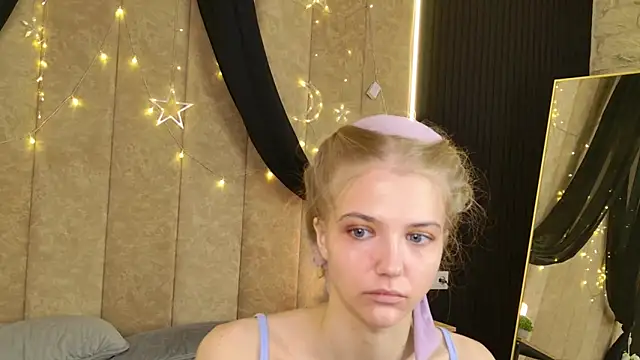 Snapshot of 4example_Chloe chatting on May 11, 5:02 am 4example Chloe online show from May 11, 5:02 am