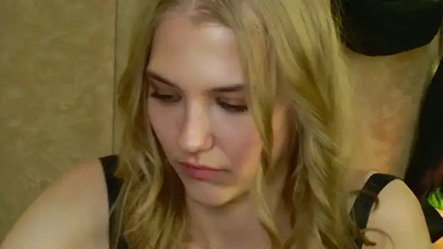 Snapshot of 4example_Chloe chatting on May 11, 2:56 pm 4example Chloe online show from May 11, 2:56 pm