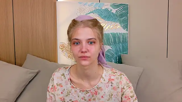 Snapshot of 4example_Chloe chatting on May 13, 5:27 am 4example Chloe online show from May 13, 5:27 am
