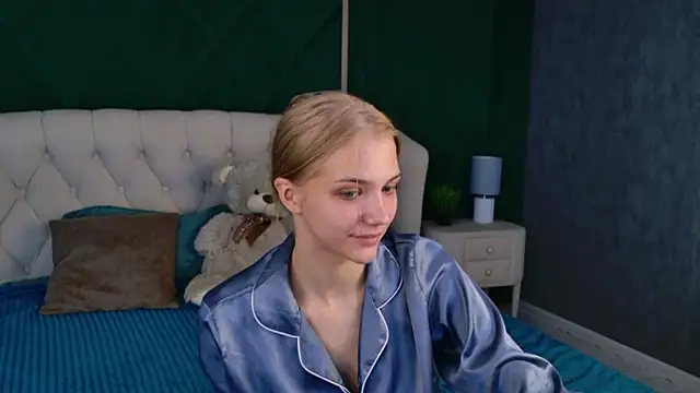 Snapshot of 4example_Chloe chatting on May 21, 5:47 am 4example Chloe online show from May 21, 5:47 am