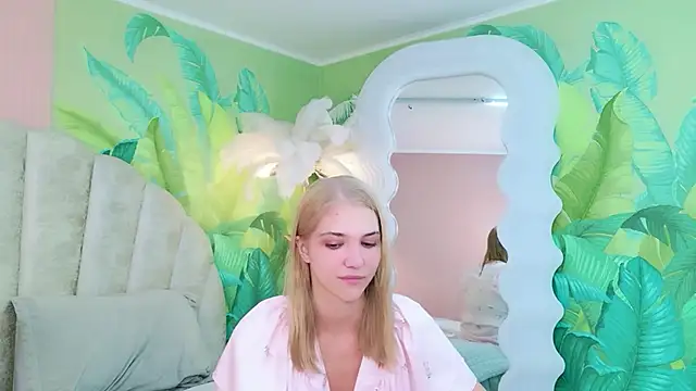 Snapshot of 4example_Chloe chatting on July 20, 5:55 am 4example Chloe online show from July 20, 5:55 am