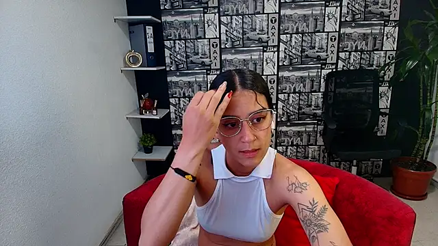 Snapshot of DanielaMonroe chatting on May 20, 9:54 pm DanielaMonroe online show from May 20, 9:54 pm