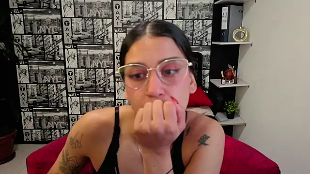 Snapshot of DanielaMonroe chatting on May 25, 8:59 pm DanielaMonroe online show from May 25, 8:59 pm