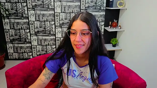 Snapshot of DanielaMonroe chatting on June 11, 12:32 am DanielaMonroe online show from June 11, 12:32 am