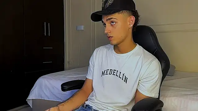 Snapshot of nathan_shimmer chatting on December 20, 8:49 pm nathan shimmer online show from December 20, 8:49 pm