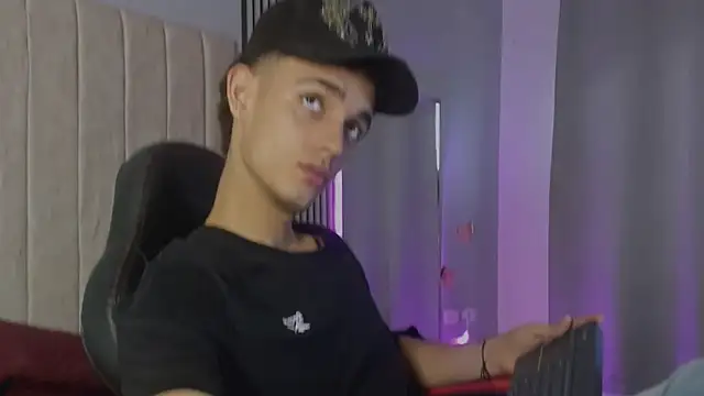 Snapshot of nathan_shimmer chatting on January 5, 10:02 pm nathan shimmer online show from January 5, 10:02 pm