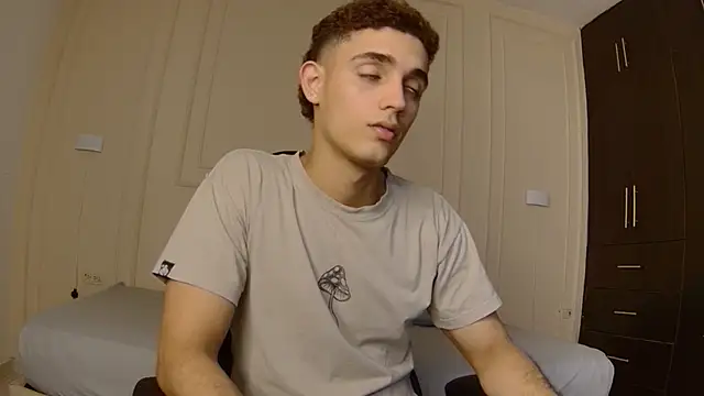 Snapshot of nathan_shimmer chatting on February 4, 9:20 pm nathan shimmer online show from February 4, 9:20 pm