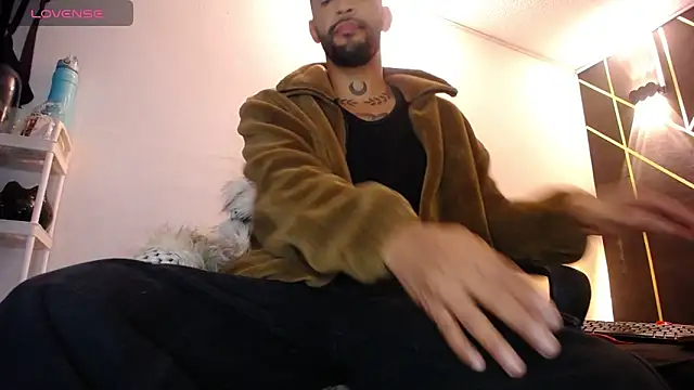 LickMyInk online show from December 21, 4:41 am