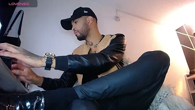 LickMyInk online show from January 17, 9:25 am