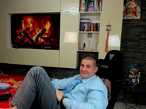 SpartacusDaddy48 online show from January 10, 11:31 pm