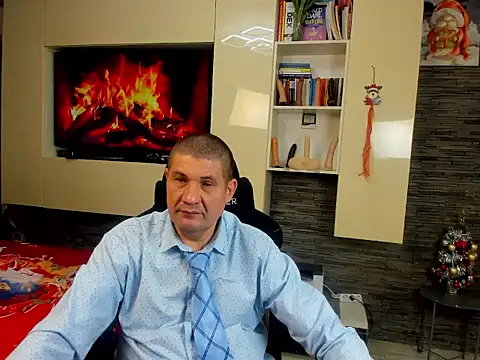 SpartacusDaddy48 online show from January 13, 7:02 am