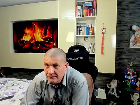 SpartacusDaddy48 online show from February 17, 5:19 pm