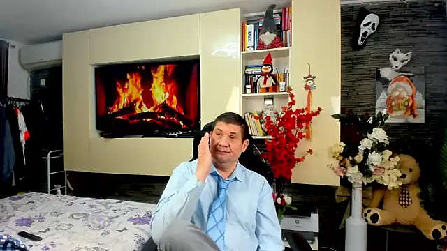 SpartacusDaddy48 online show from March 27, 12:16 pm