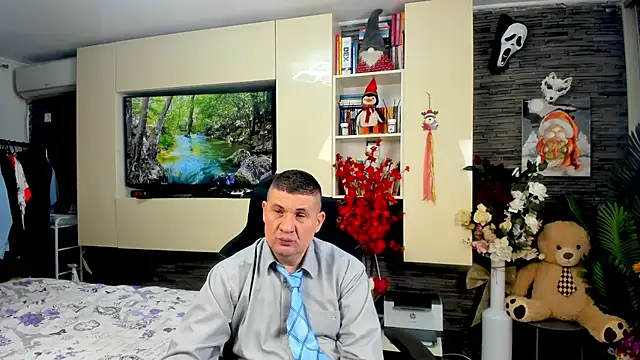 SpartacusDaddy48 online show from March 29, 4:51 pm