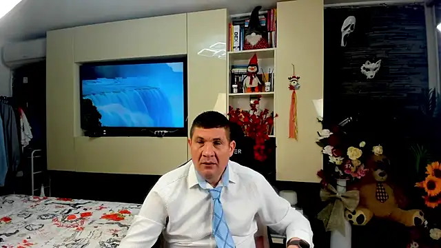 SpartacusDaddy48 online show from April 11, 5:56 am