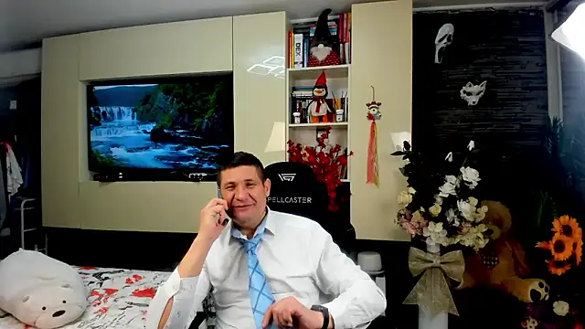 SpartacusDaddy48 online show from April 14, 11:16 am