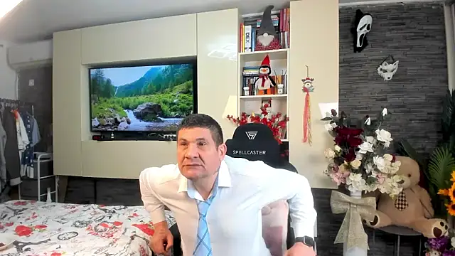 SpartacusDaddy48 online show from April 20, 5:05 pm