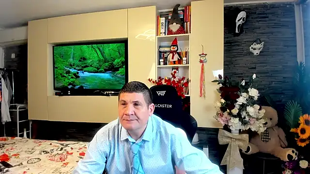 SpartacusDaddy48 online show from April 21, 3:39 pm