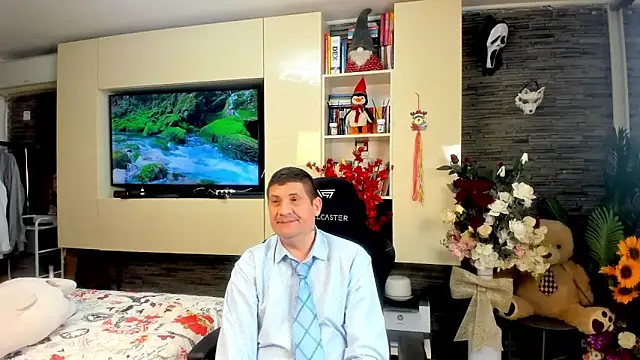 SpartacusDaddy48 online show from April 22, 6:53 pm