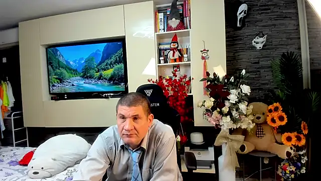 SpartacusDaddy48 online show from May 16, 1:02 am