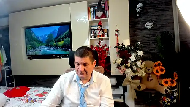 SpartacusDaddy48 online show from May 23, 12:53 pm