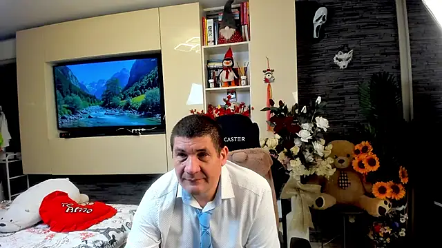SpartacusDaddy48 online show from May 24, 3:39 pm