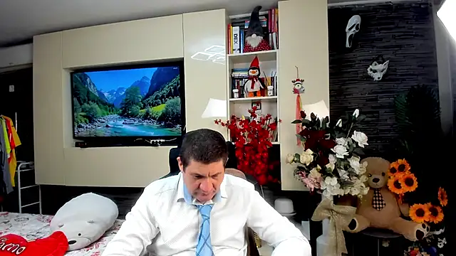 SpartacusDaddy48 online show from June 2, 6:26 am