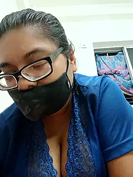 Snapshot of Elie_couple143 chatting on November 1, 8:00 pm Elie couple143 online show from November 1, 8:00 pm