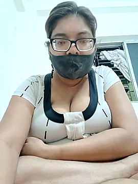 Snapshot of Elie_couple143 chatting on November 6, 6:20 pm Elie couple143 online show from November 6, 6:20 pm