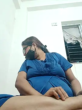 Snapshot of Elie_couple143 chatting on November 11, 6:41 pm Elie couple143 online show from November 11, 6:41 pm