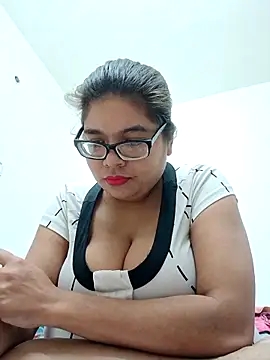 Snapshot of Elie_couple143 chatting on November 16, 1:22 am Elie couple143 online show from November 16, 1:22 am