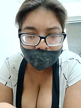 Snapshot of Elie_couple143 chatting on November 20, 6:29 pm Elie couple143 online show from November 20, 6:29 pm