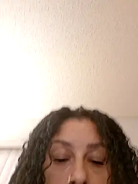 sweetnjuicyyy online show from October 2, 5:25 am