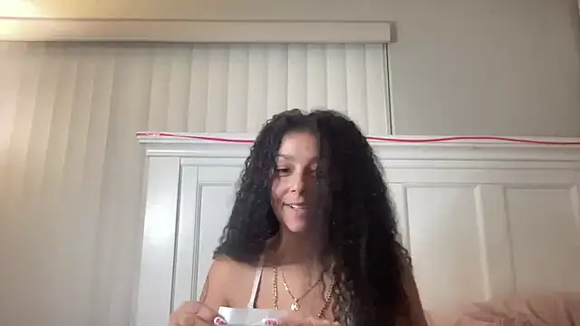 sweetnjuicyyy online show from October 10, 4:11 am