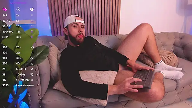 Maximo Wolff online show from April 22, 7:59 pm