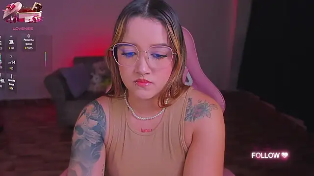 lunaarose online show from September 20, 4:35 am