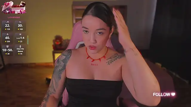 lunaarose online show from October 27, 4:11 pm