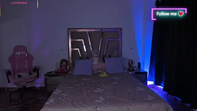 lunaarose online show from March 12, 3:34 am