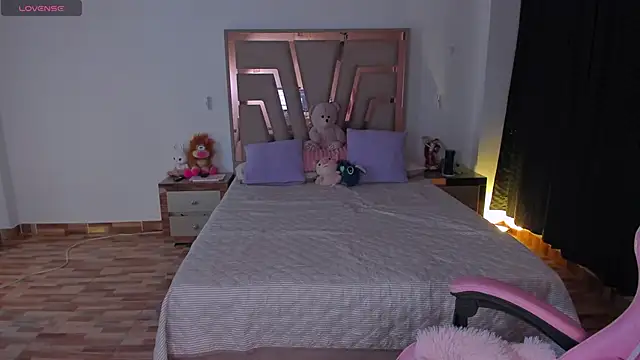 lunaarose online show from April 7, 3:18 am