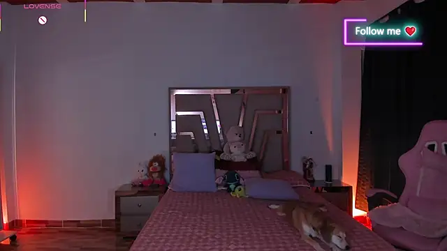 lunaarose online show from April 23, 4:46 am