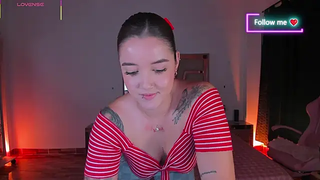 lunaarose online show from April 24, 3:31 am